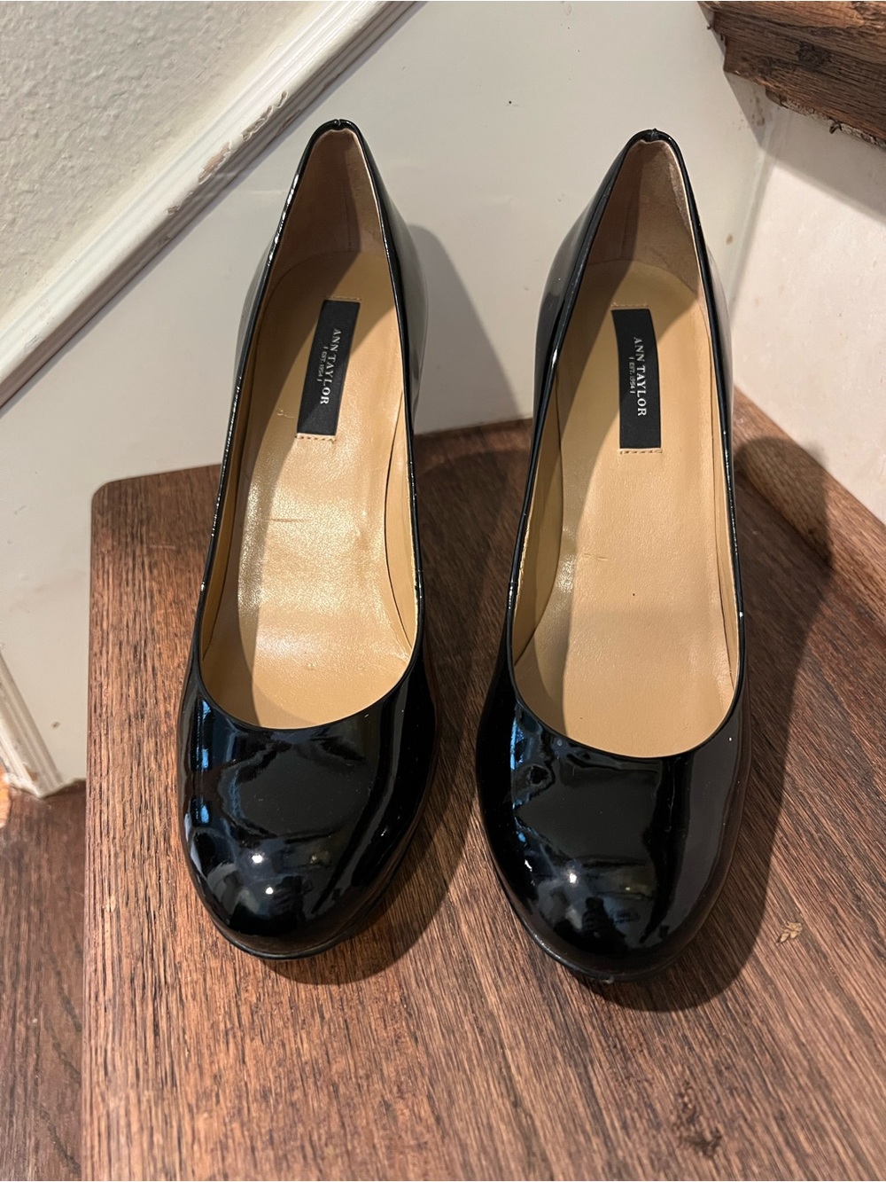 Ann Taylor Black Patent Round-Toe Pump